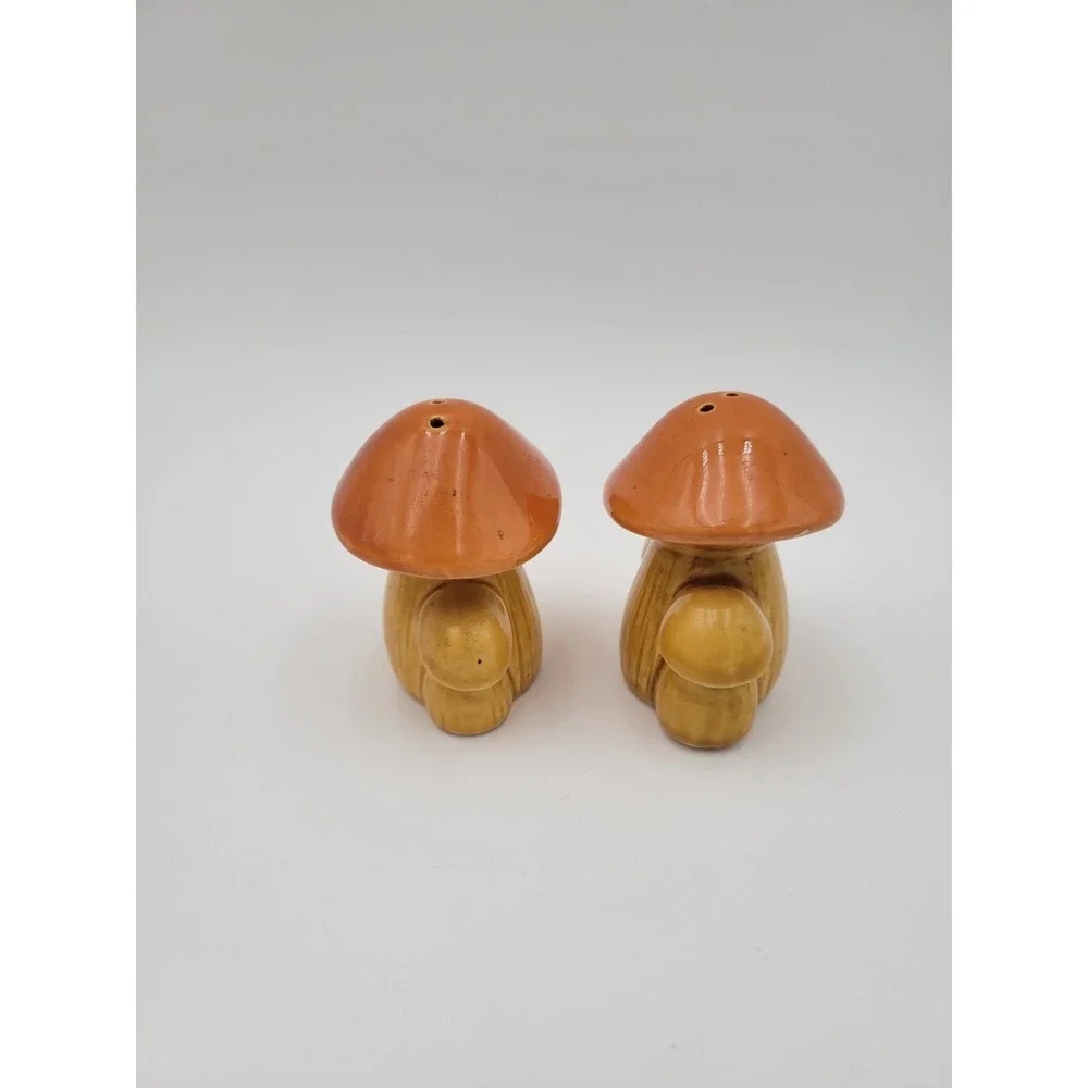 Vintage‎ 1970s Mushroom Salt and Pepper Shakers Orange Yellow Japan